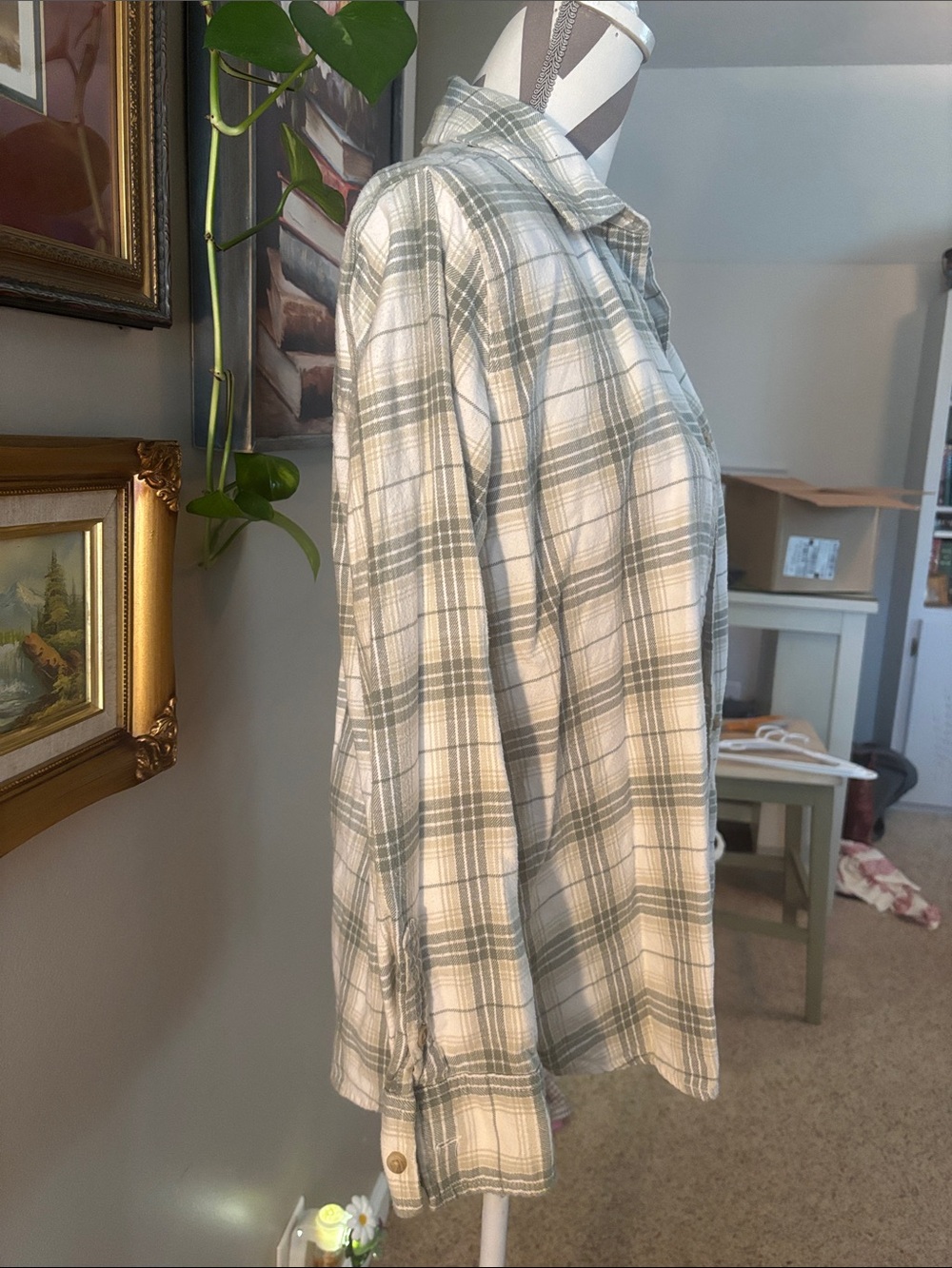 American Eagle Outfitters Green and Cream Plaid Button-Down Shirt - Picture 3 of 6